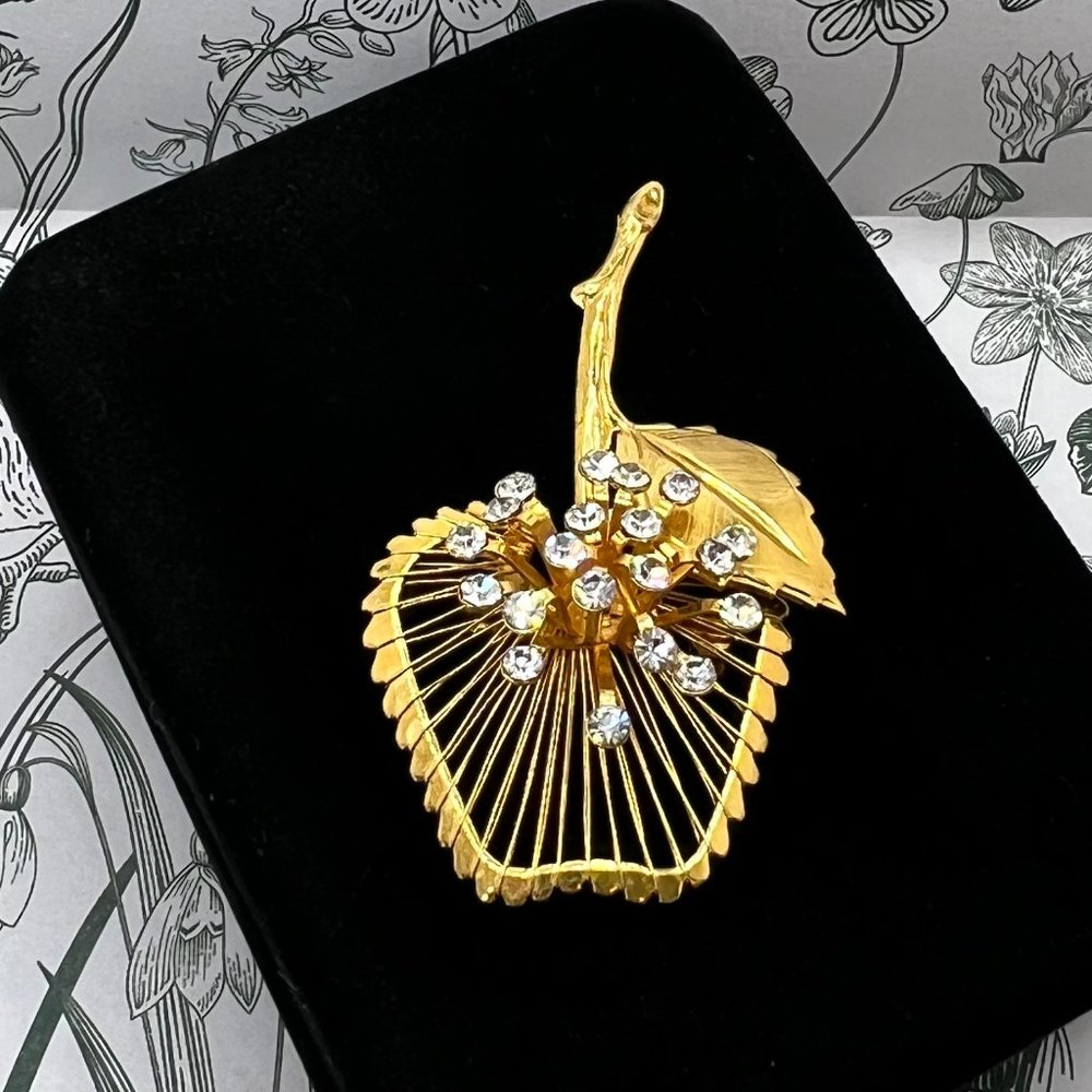 Monet Wire Apple Brooch Sputnik Center